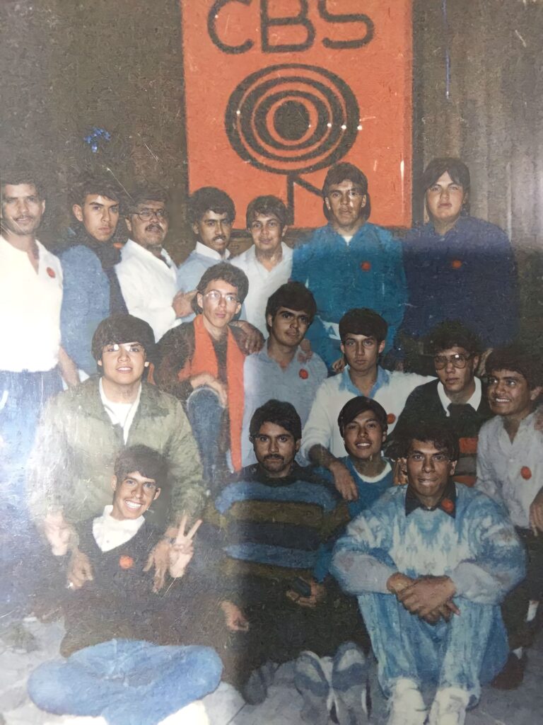 Rondalla del ITD en los estudios de grabación de la CBS. Ciudad de México diciembre de 1988.